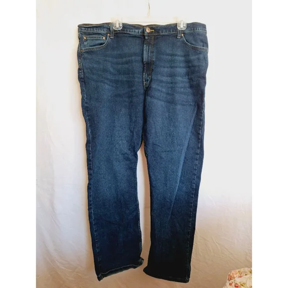 Men's Wrangler Relaxed Boot Jeans Size 42x32 Blue - Picture 2 of 5